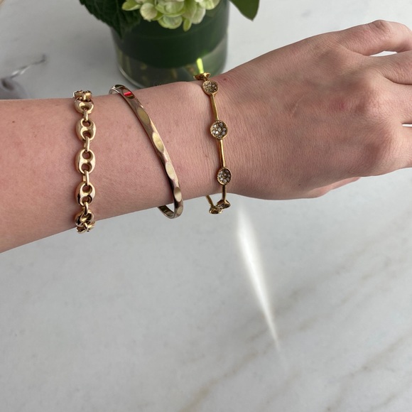 Gold bangle - Picture 1 of 3